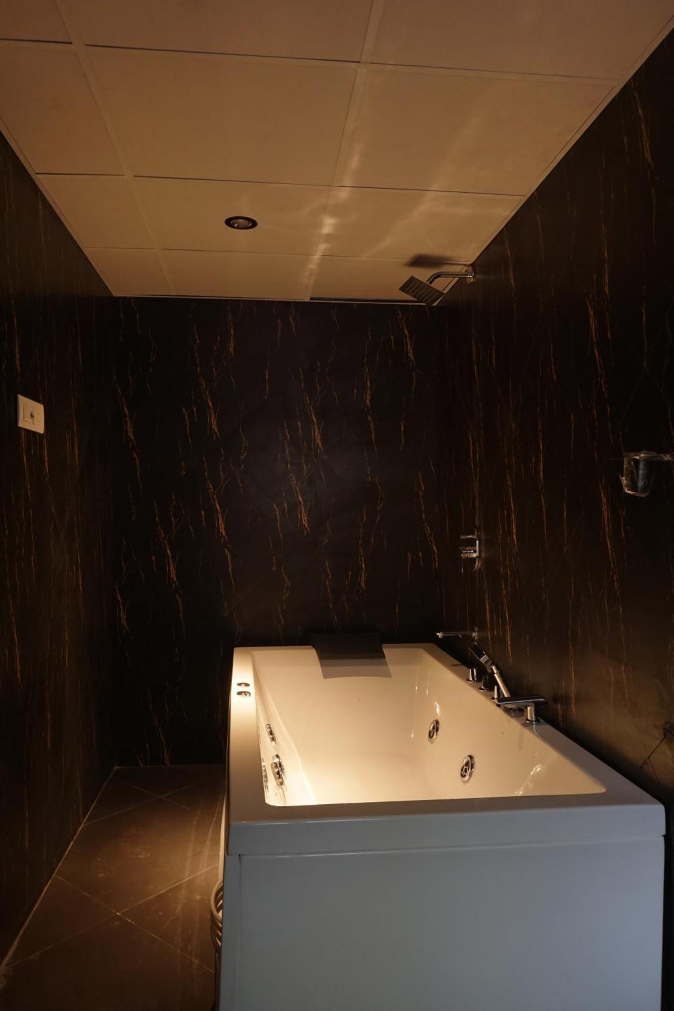Hotel Nest Inn Мумбаї Екстер'єр фото